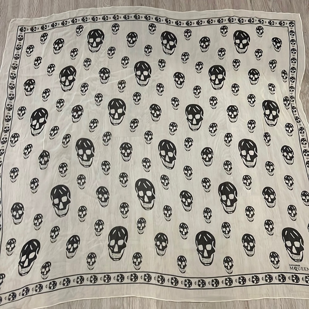 ALEXANDER MCQUEEN SKULL SCARF IVORY/BLACK